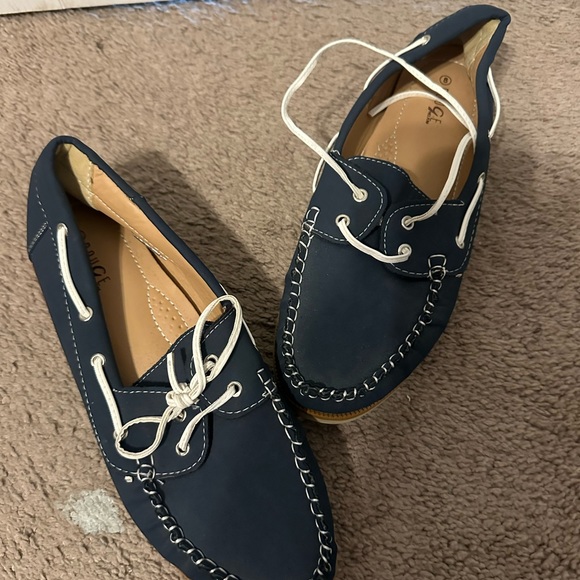 Shoes - Picture 3 of 4